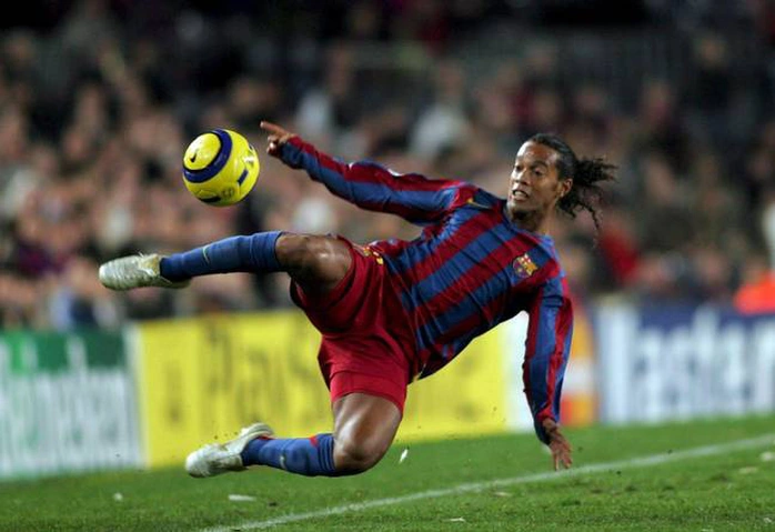 Ronaldinho đá vị trí nào?