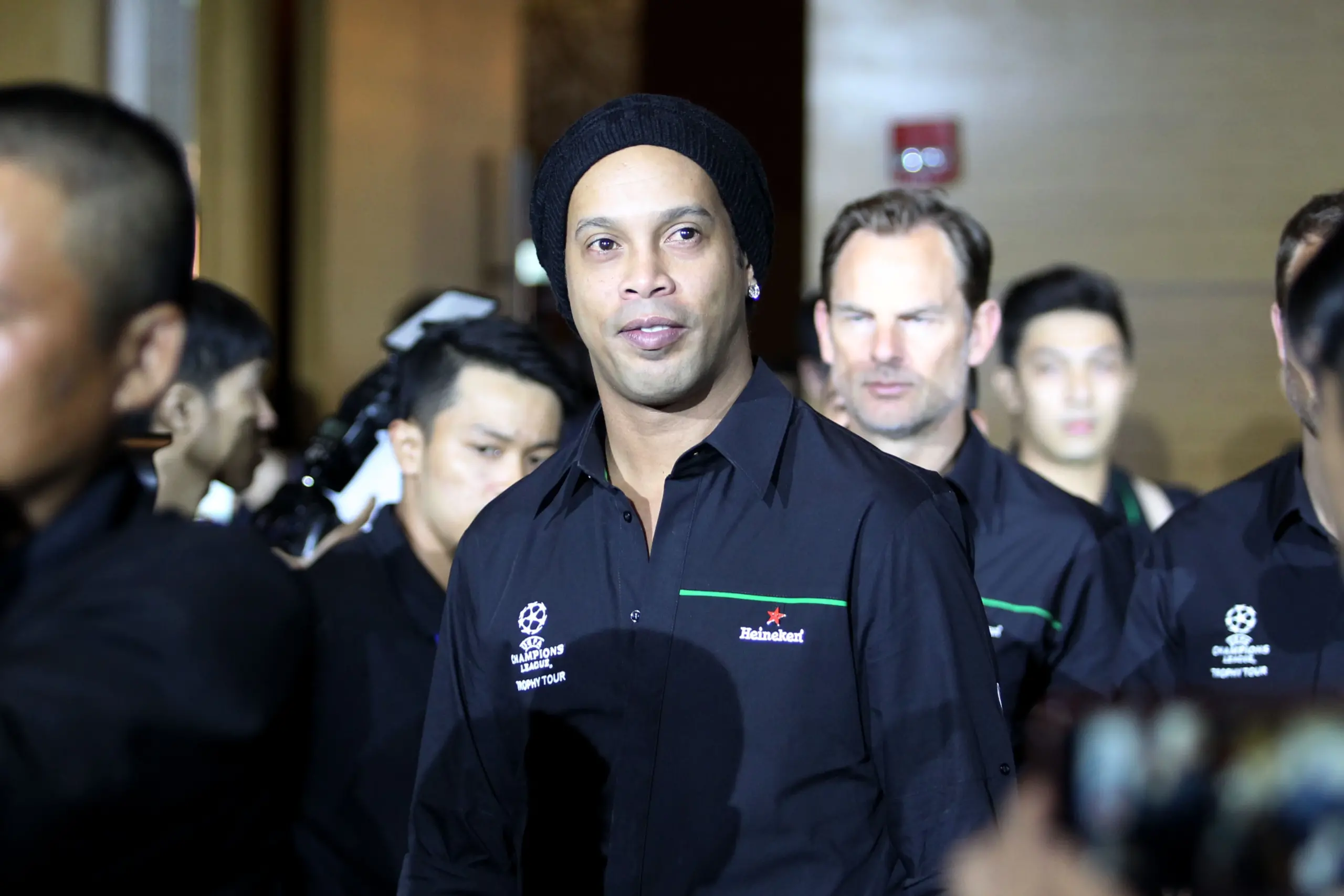 Phản ứng của dư luận về sự việc Ronaldinho ra tù