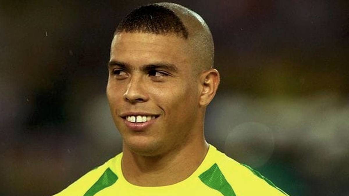 Ronaldo béo giải nghệ năm nào?