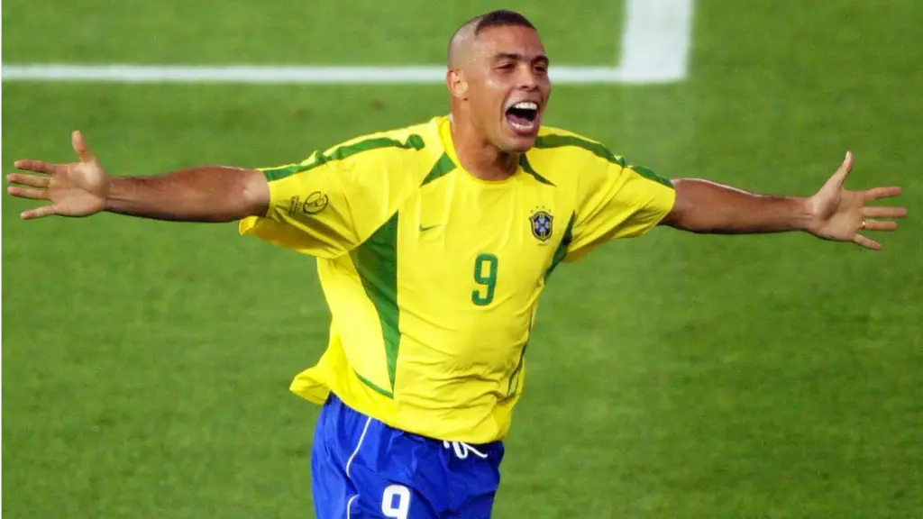 Ronaldo béo là cầu thủ vĩ đại nhất mọi thời đại đúng hay sai?